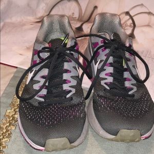 Used sneakers by Nike size 10